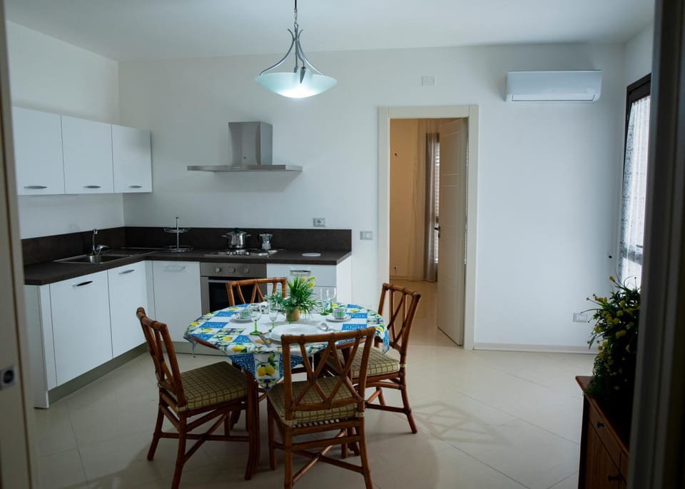 Kitchen or kitchenette, Communal kitchen