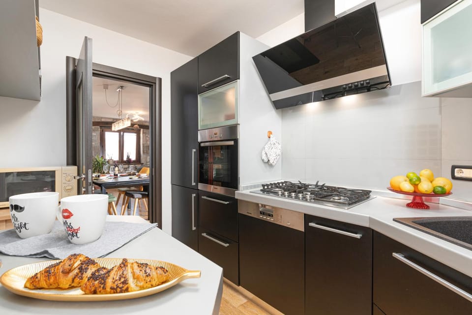 Kitchen or kitchenette, Communal kitchen