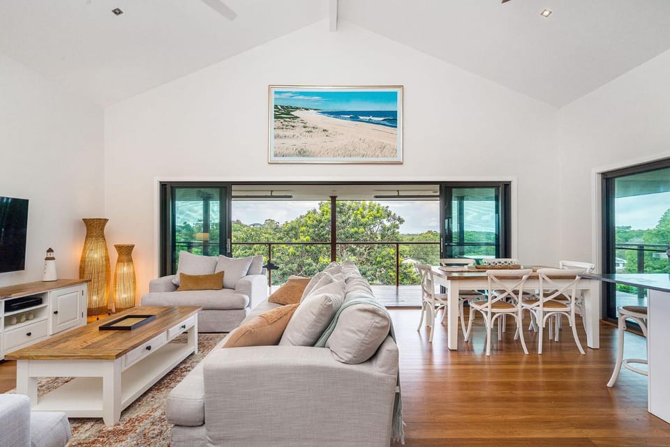 TV and multimedia, Living room, Dining area