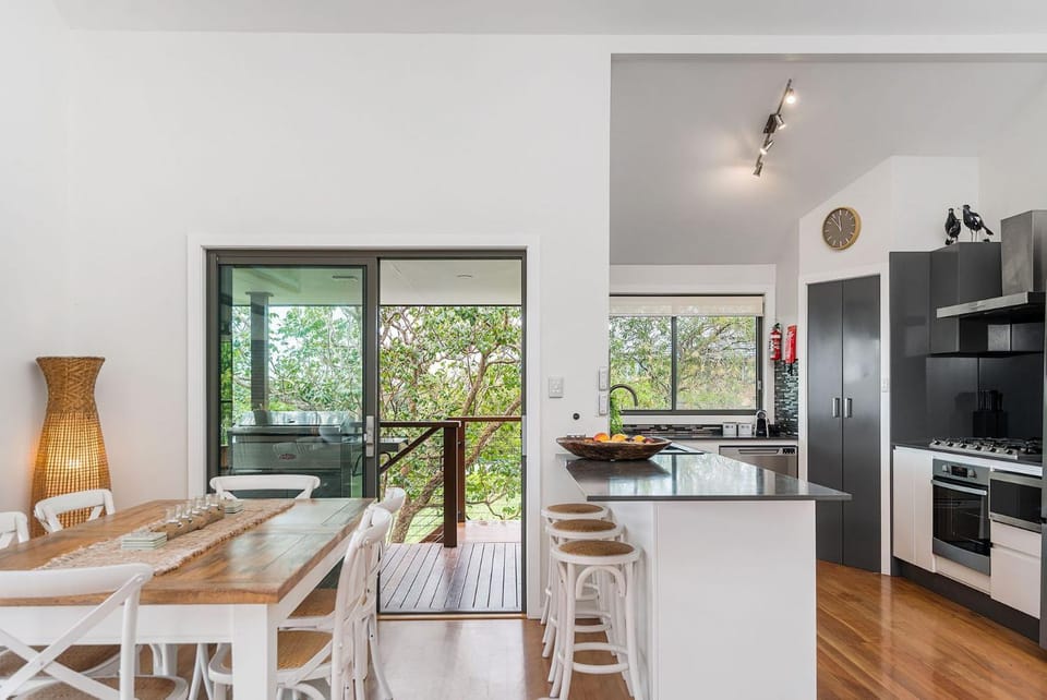 Kitchen or kitchenette, Dining area, pet friendly, stove