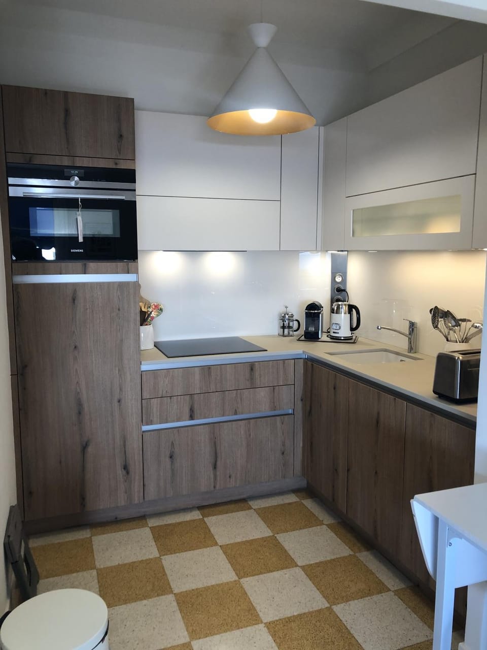 Coffee/tea facilities, Kitchen or kitchenette, dishwasher, stove, toaster
