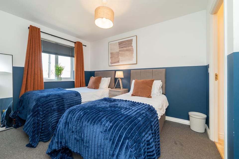 Stylish 3 bedroom house with parking & garden House in Cheltenham