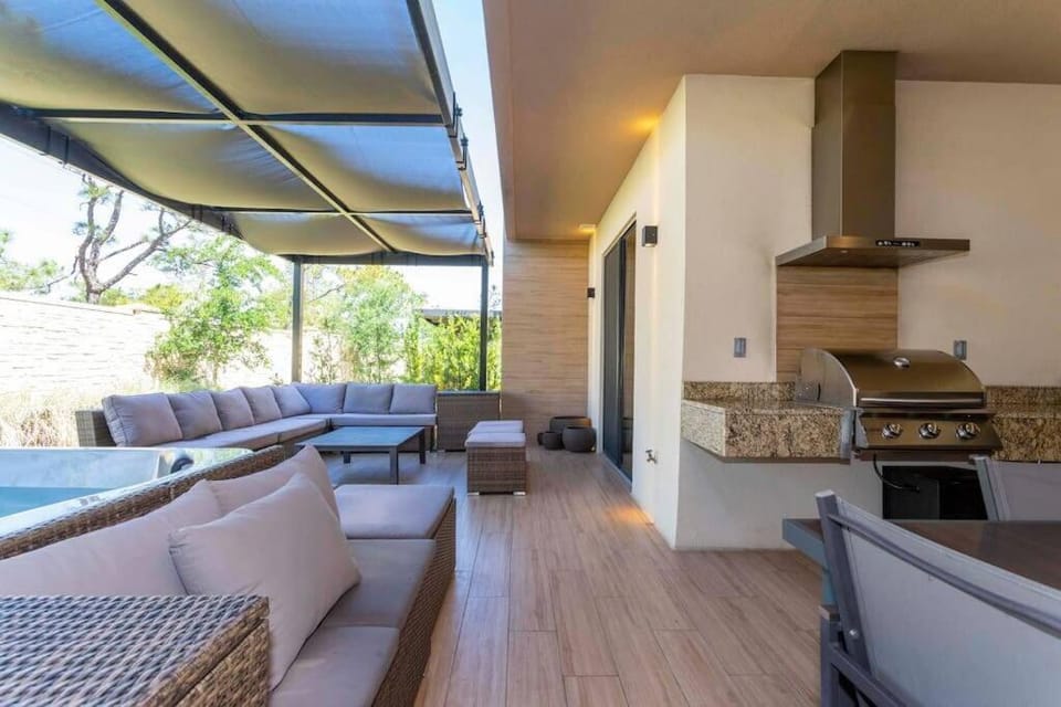 Patio, Day, BBQ facilities, Hot Tub, Balcony/Terrace, Seating area