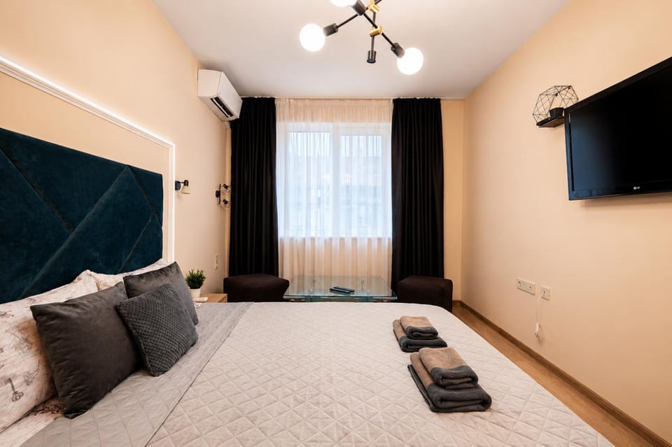 Bed, TV and multimedia, Photo of the whole room, Evening entertainment, Bedroom