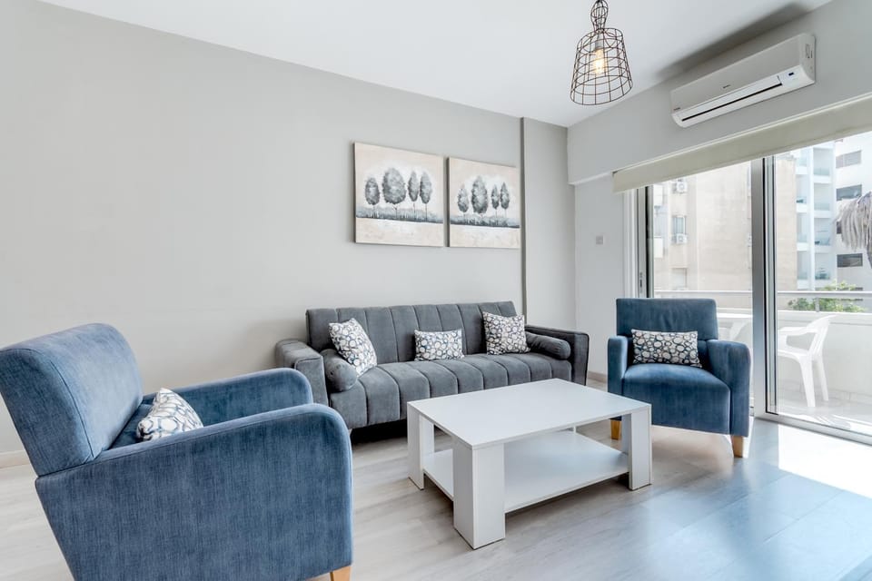 Balcony/Terrace, Living room, Seating area, air conditioner