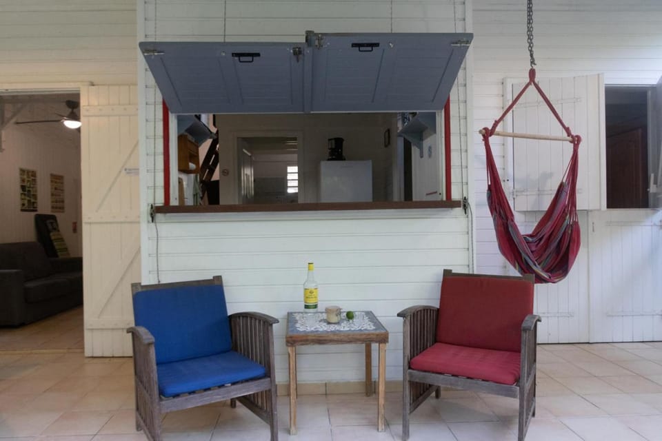 Gite Le colibri Chez Pascale et Laurent Bungalow Cannelle avec réserve d'eau House in Grande-Terre, Guadeloupe