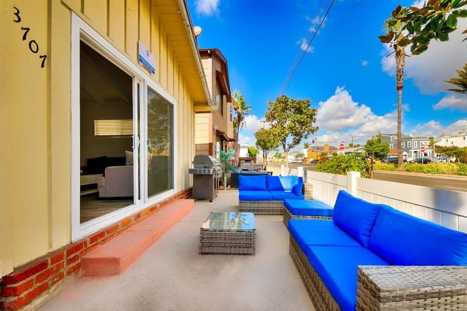 Balboa Duplex House in Balboa Peninsula