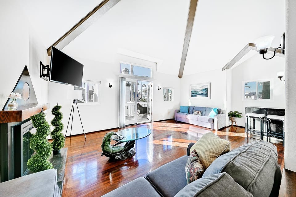 Great Balboa Peninsula Combo House in Balboa Peninsula