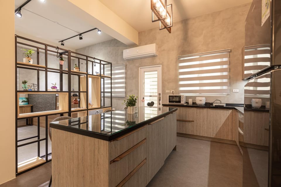 Kitchen or kitchenette, Communal kitchen