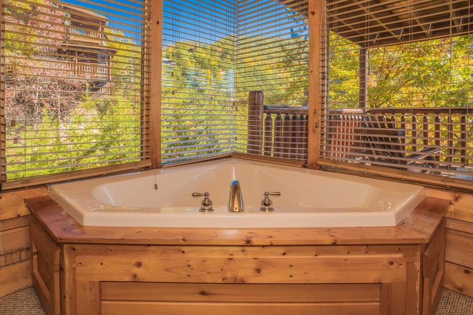 Brown Bear Lodge Chalet in Sevier County