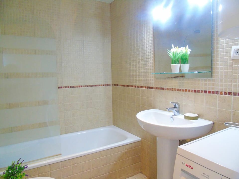 Bel Appartement avec Attico proche Commerces Apartment in Roses
