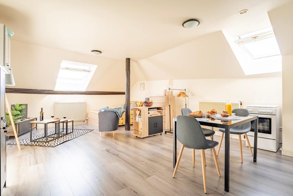 Communal lounge/ TV room, Bed, Living room, Dining area, Bedroom, kitchen