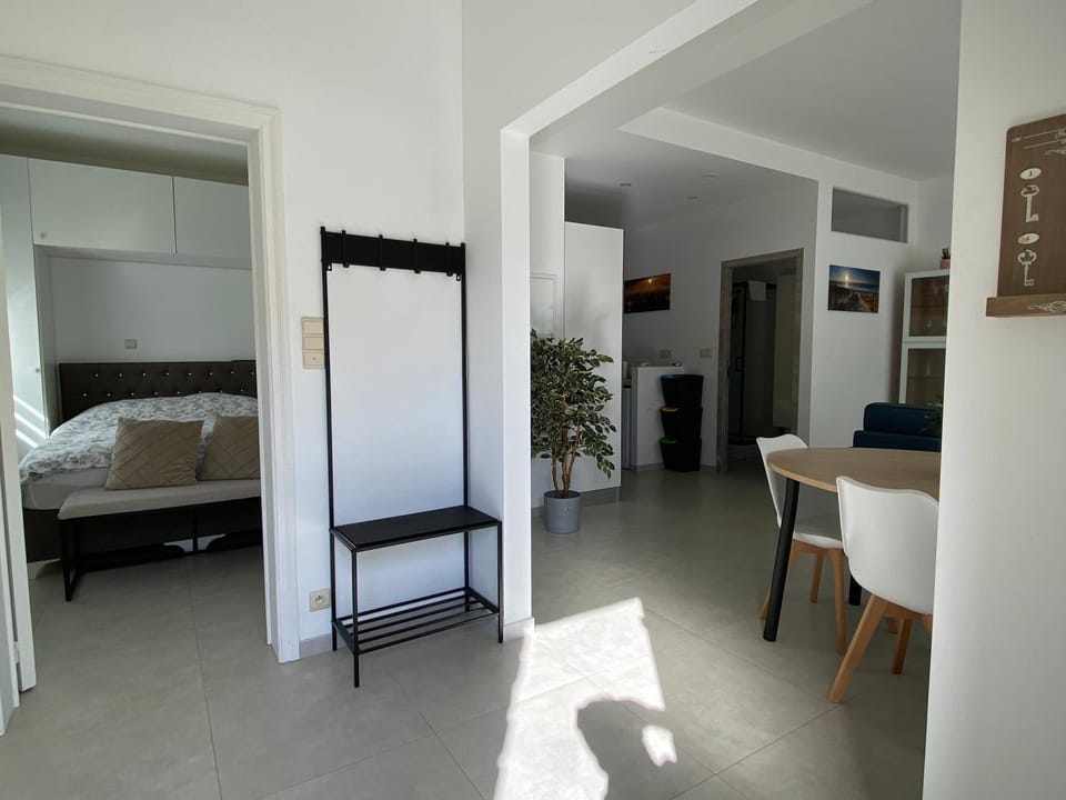 Bed, TV and multimedia, Photo of the whole room, Bedroom, hair dresser, wardrobe