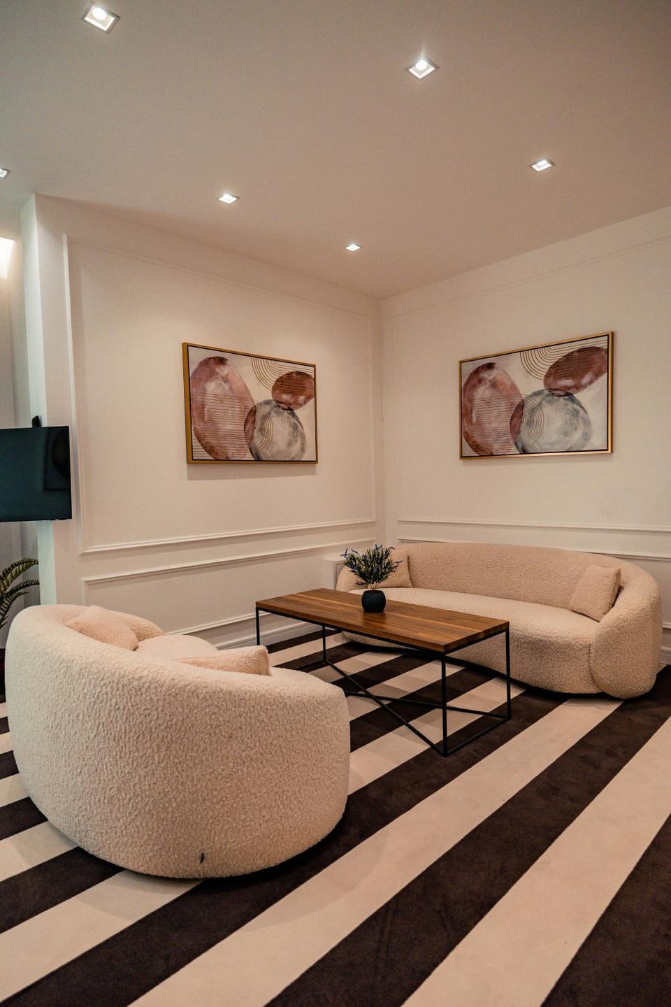 Living room, Seating area