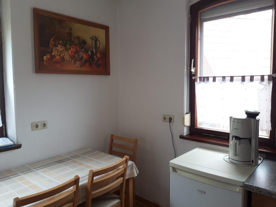 Dining area, kitchen