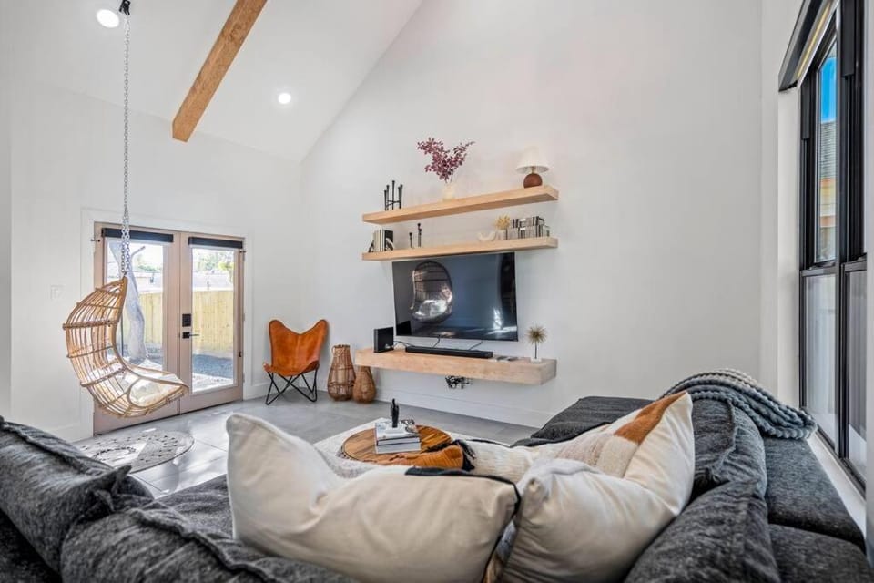 TV and multimedia, Living room, Seating area