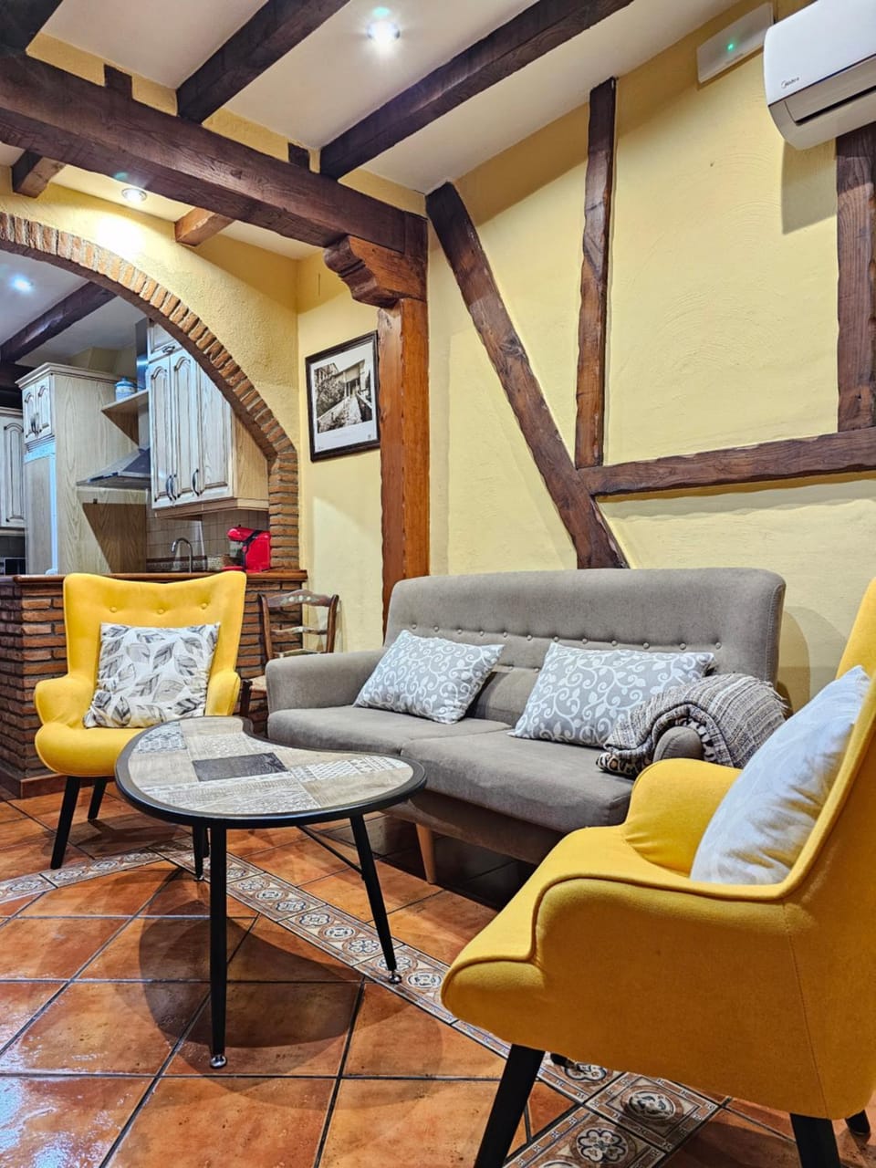 Communal lounge/ TV room, Living room, Lounge or bar, heating, air conditioner