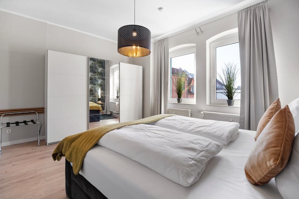 Bed, Photo of the whole room, Bedroom, internet, wardrobe