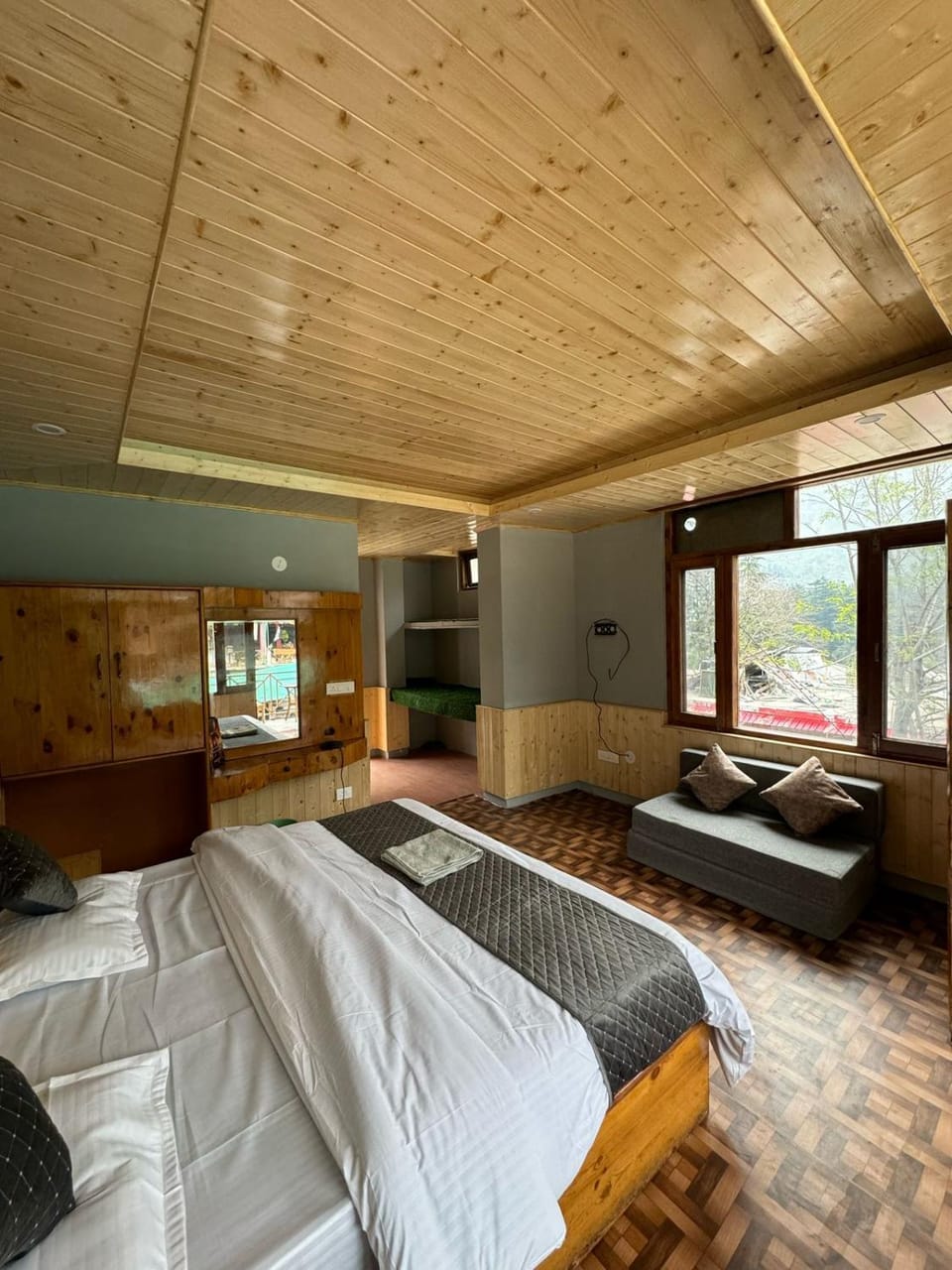 The Mad King's House & Cafe Bed and Breakfast in Manali