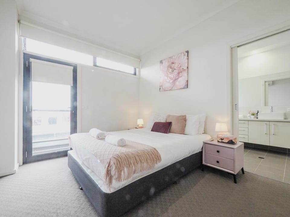 Mt Waverley Spacious 2BR2BA parking wifi balcony Apartment in City of Monash