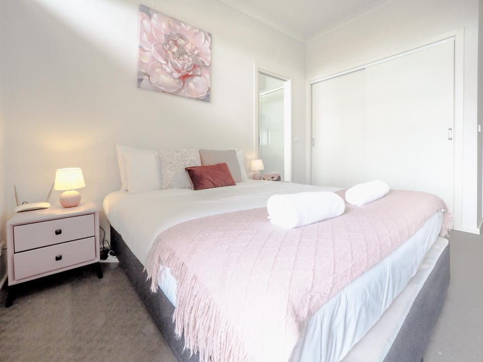 Mt Waverley Spacious 2BR2BA parking wifi balcony Apartment in City of Monash