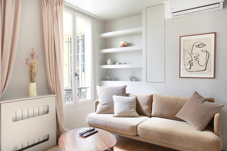 Living room, Seating area