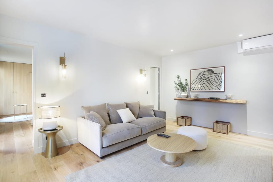 Living room, Seating area, air conditioner