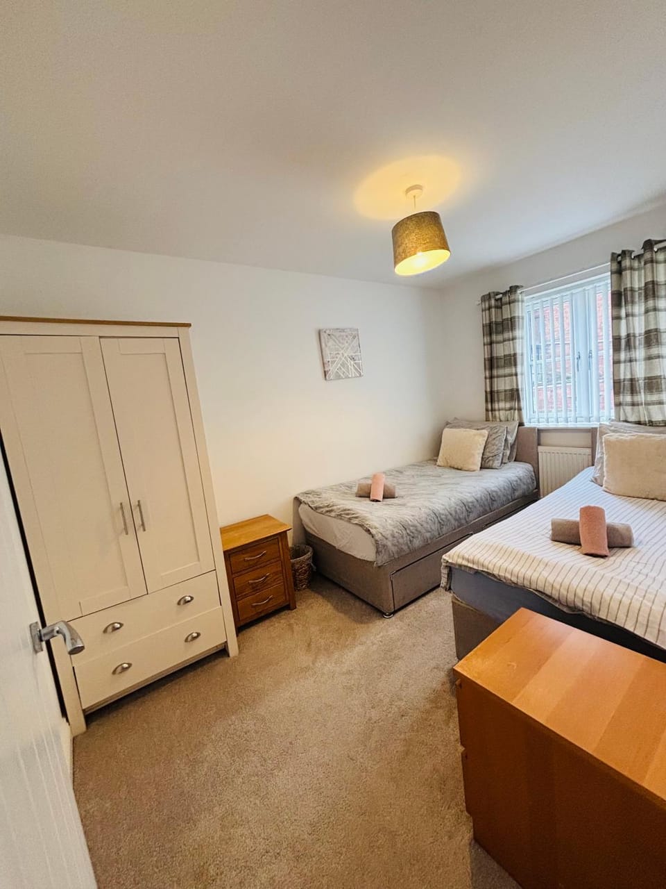 Penuel 3-bedroom Retreat with workspace in Central Sutton-in-Ashfield House in England