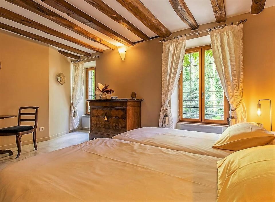 Property building, Bed, Photo of the whole room, Bedroom