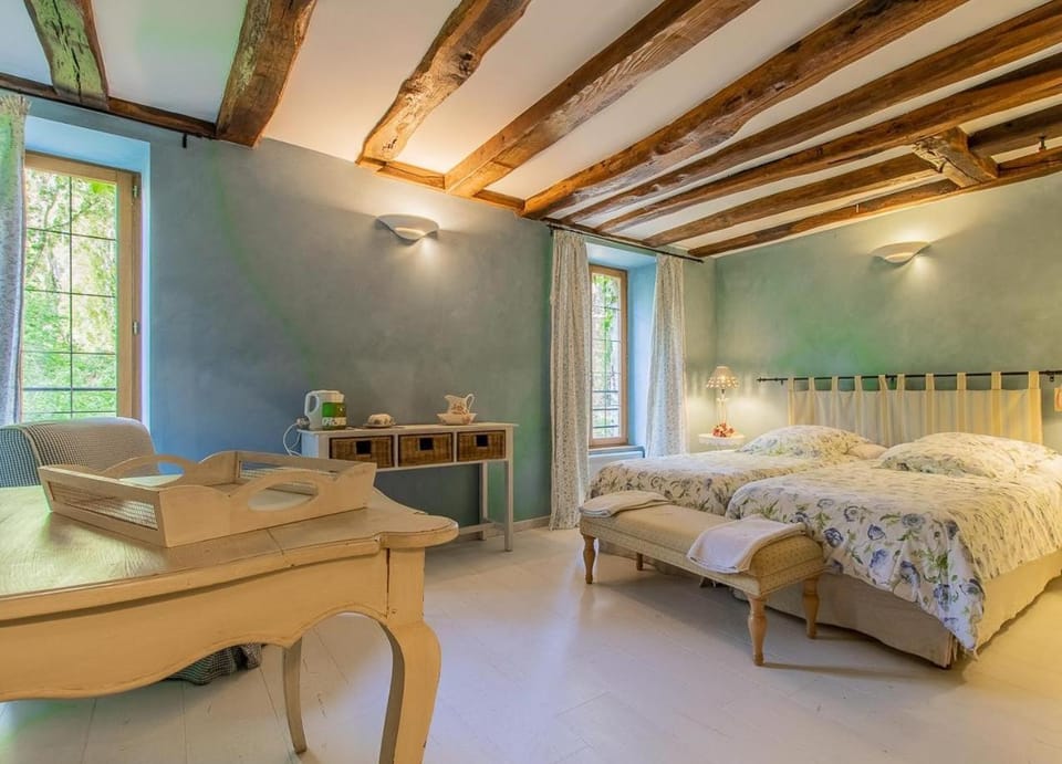 Property building, Bed, Photo of the whole room, Bedroom