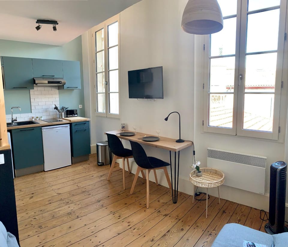 TV and multimedia, Kitchen or kitchenette, Seating area, Dining area