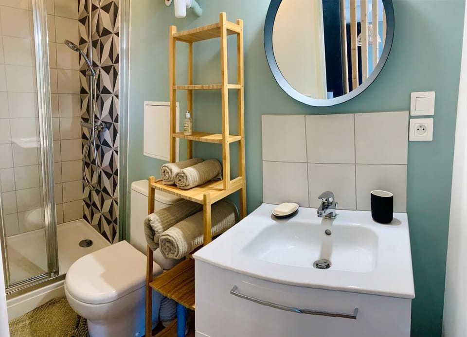 Bathroom, towels