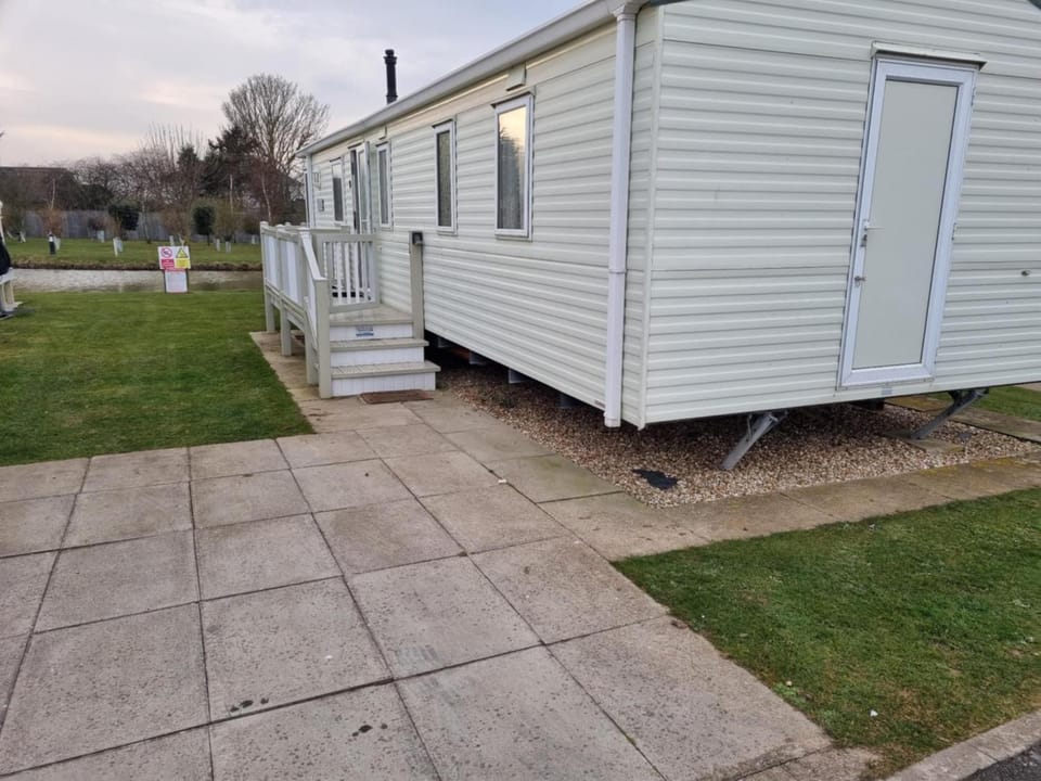 8 BERTH DELUXE CARAVAN ML88 GOLDEN PALM CHAPEL ST LEONARDs Campground/ 
RV Resort in Chapel Saint Leonards