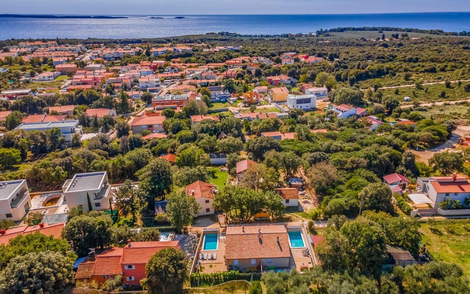 Cozy holiday home Ella Nature with pool near the beach Villa in Peroj