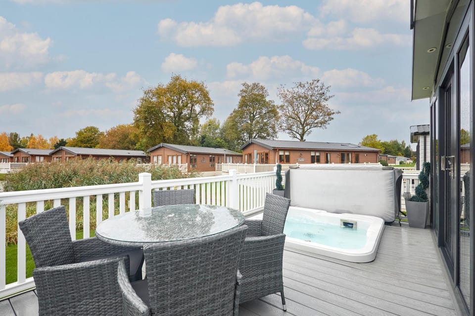 Swan Lake Lodge with Hot Tub Chalet in England