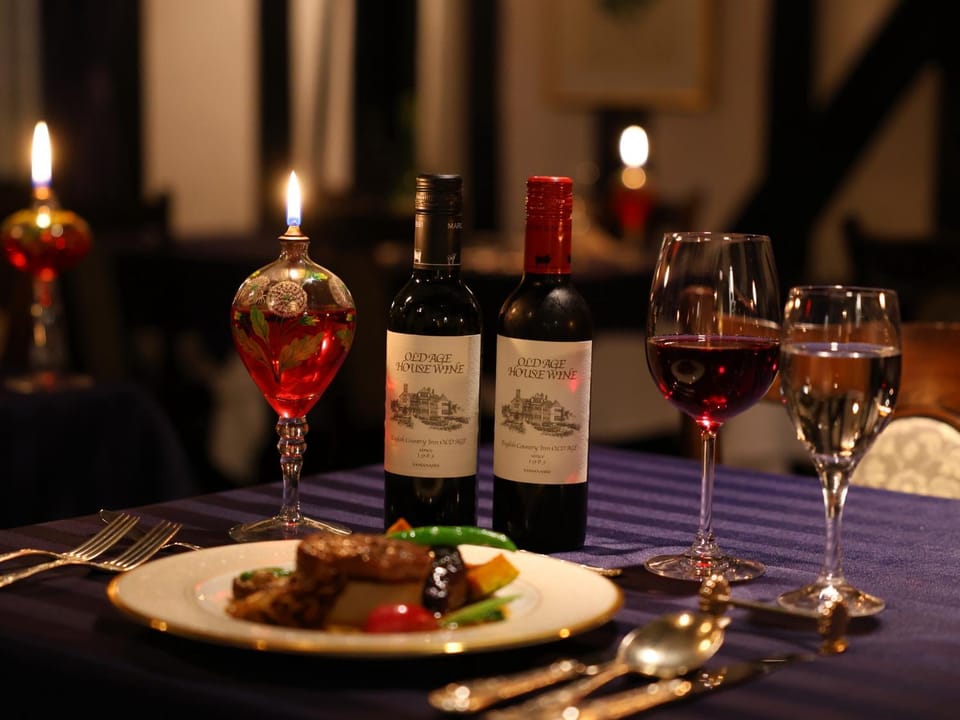 Restaurant/places to eat, Food, Dinner, Drinks, Alcoholic drinks