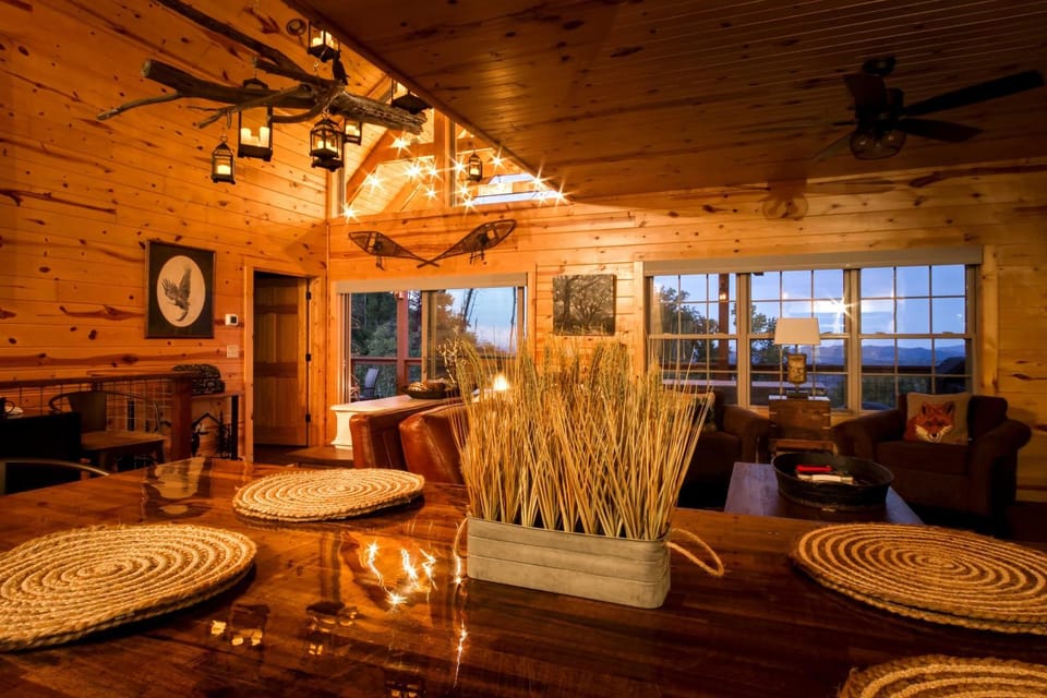 Woodsy Retreat w/ Fire Pit & Resort Amenities House in Gatlinburg