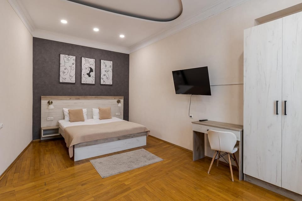 TV and multimedia, Photo of the whole room, Bedroom, wardrobe