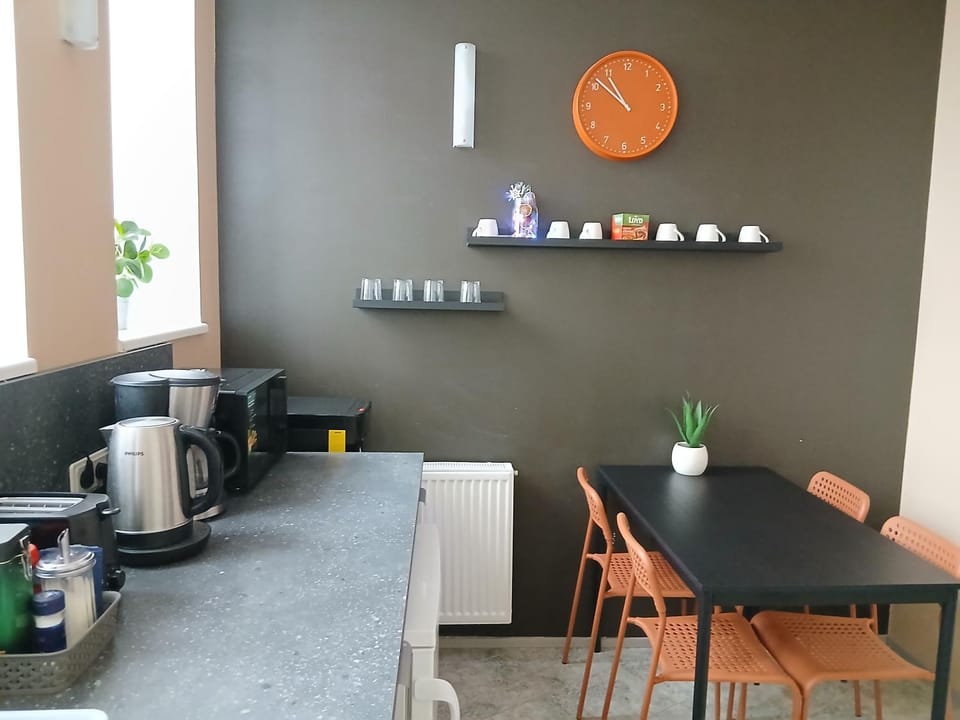 Kitchen or kitchenette, Breakfast