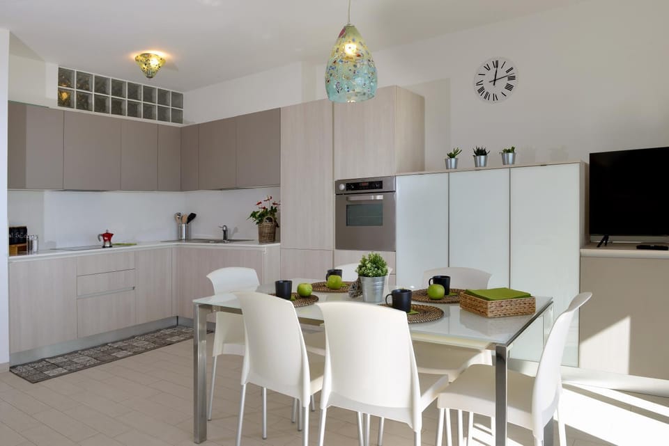 Kitchen or kitchenette, kitchen