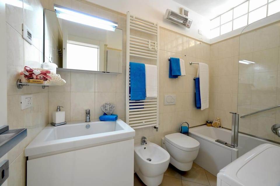 Bathroom, Bath