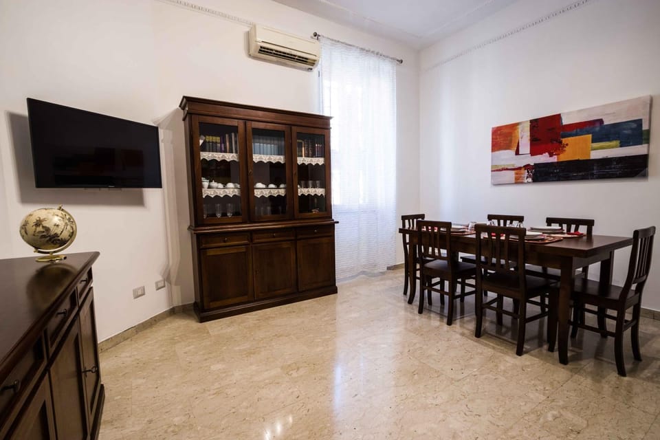 Lounge or bar, Dining area