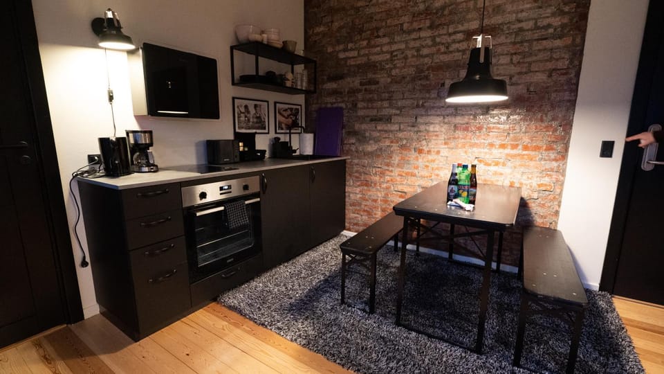 TV and multimedia, Coffee/tea facilities, Living room, Decorative detail, Decorative detail, Seating area, Dining area, Evening entertainment, locker, locker, pet friendly, stove, toaster, kitchen