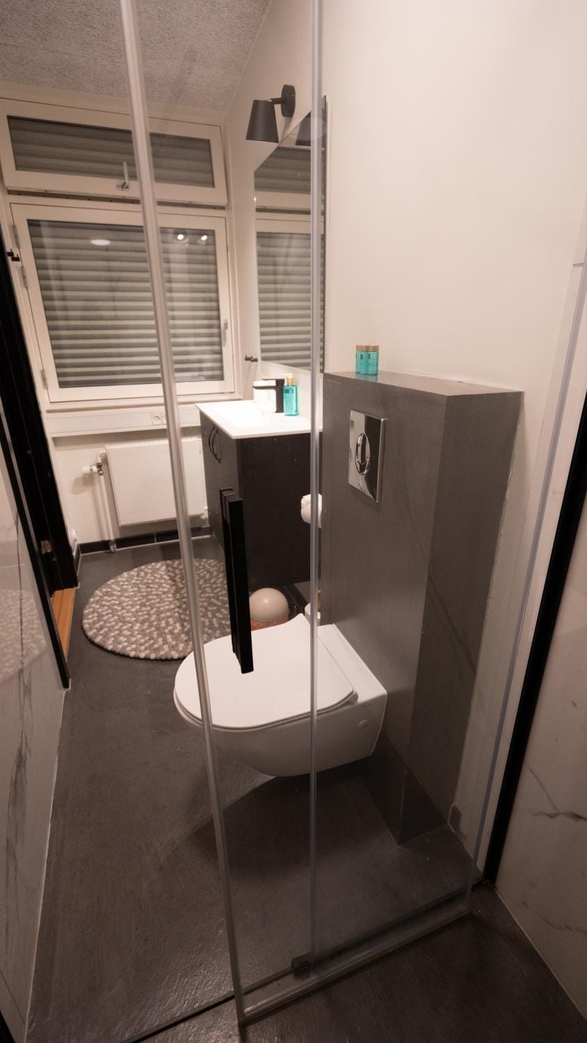 Shower, Toilet, Bathroom, heating, towels