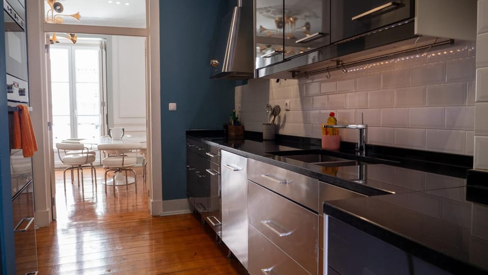 Beautiful and Stylish 5BR in the heart of Chiado Apartment in Lisbon