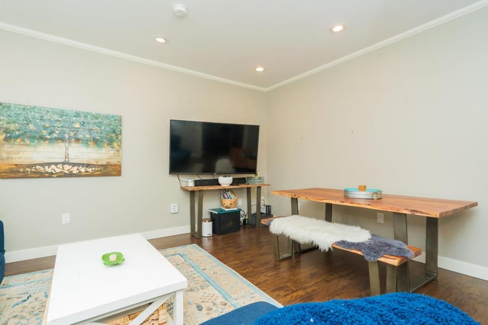 Remodeled 2-Bedroom Unit in Fremont w/ Luxe Bathrooms Apartment in Fremont