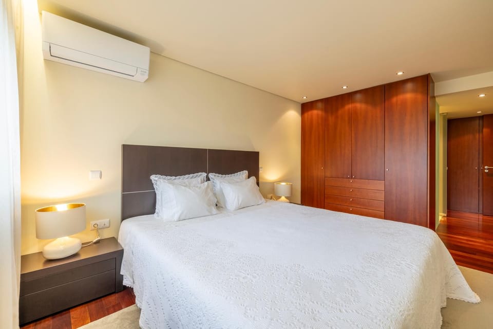 Bedroom, air conditioner