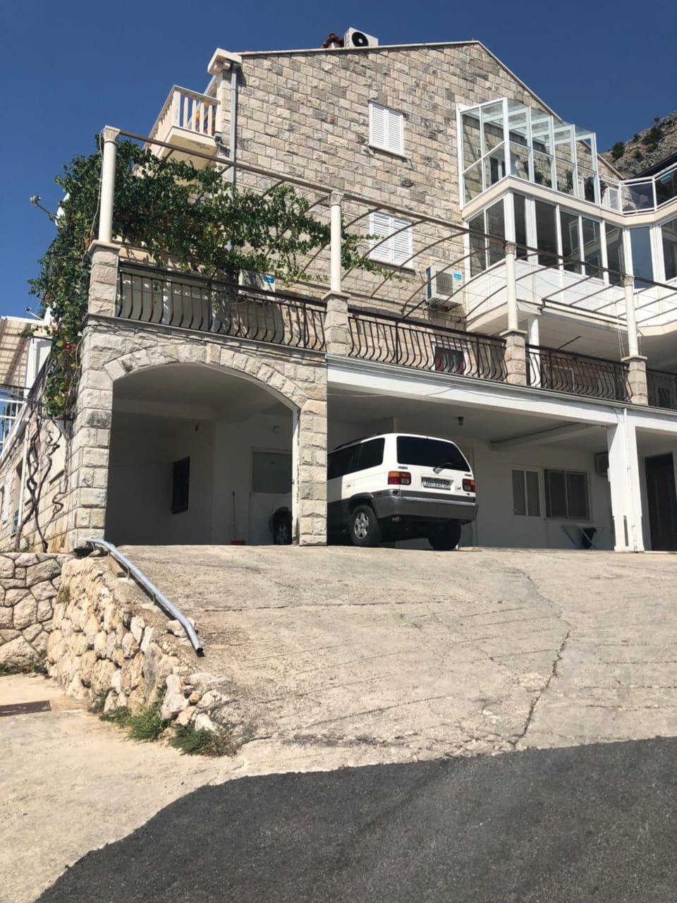 Property building, Facade/entrance