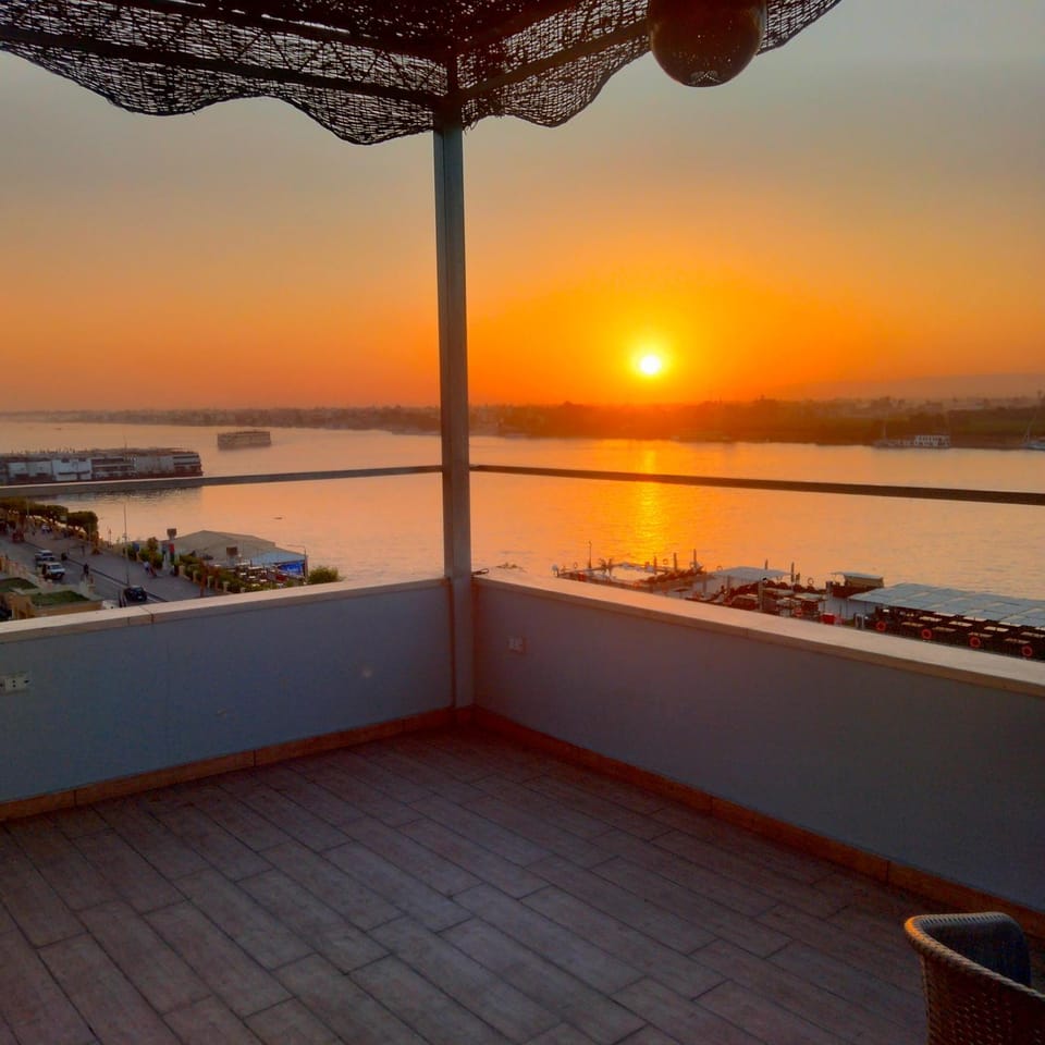 Queen of the Nile Hotel-Karnak Rooftop Eclipse 2027 Apartment in Luxor