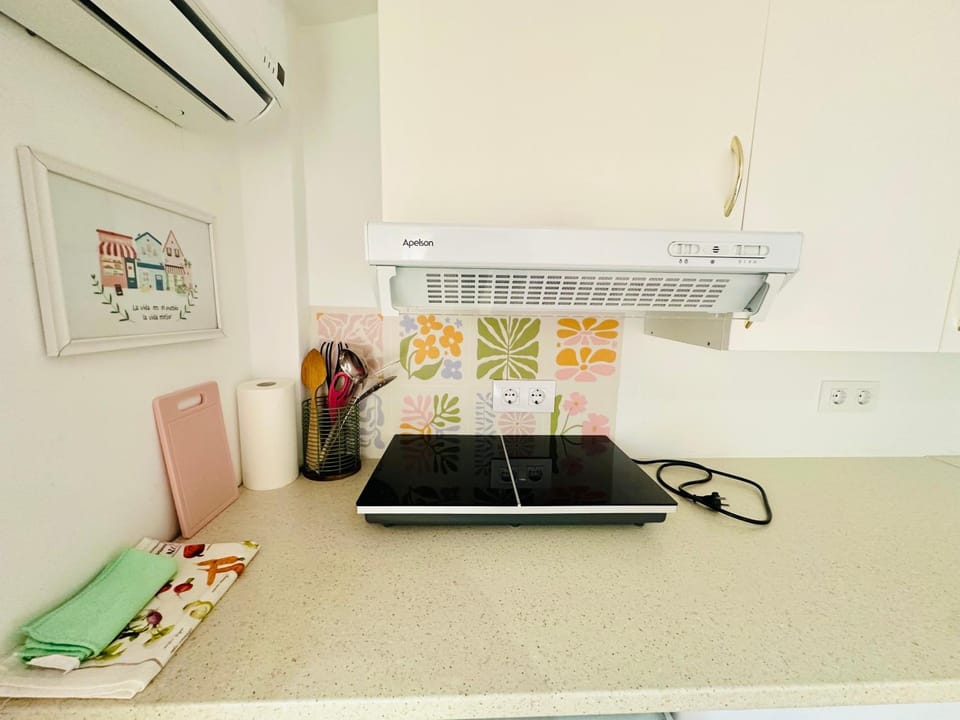 Habitación con baño y cocina House in Valencian Community